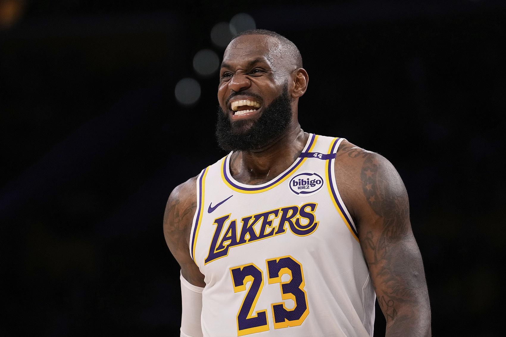 开云官网-“詹姆斯现身上海交通大学”词条冲上微博热搜第23位 与球衣同号