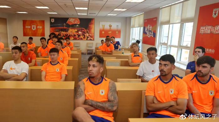 崔康熙下课后，泰山快速敲定前巴萨教练，球队年轻球员看到希望了
