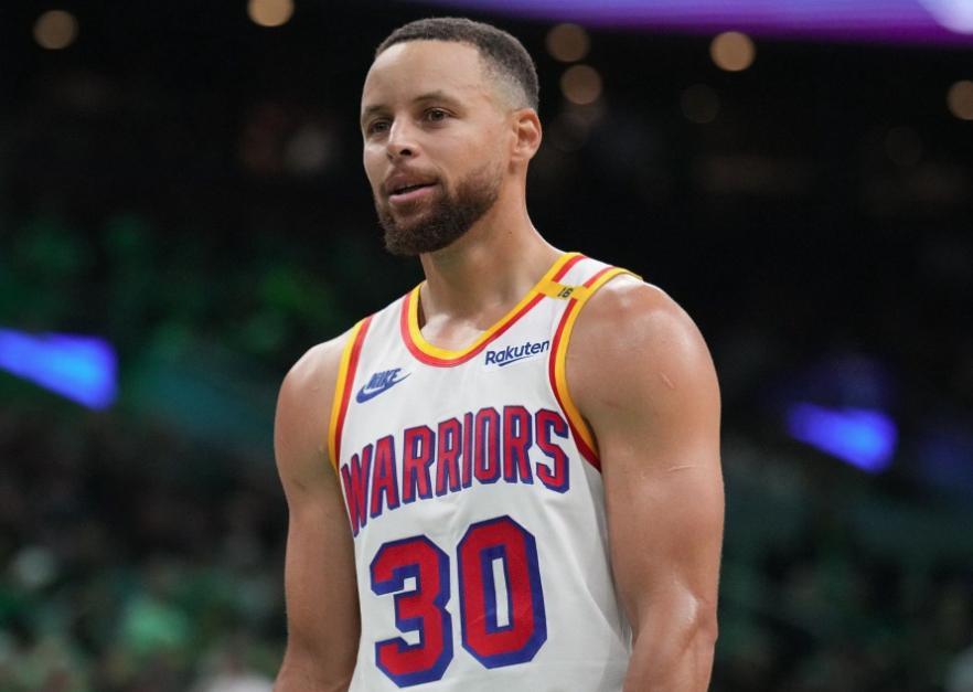 库里回忆新秀赛季与科比交手：我对他充满敬畏，他一直肘击我