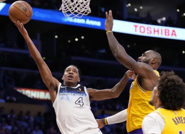 开云体育下载-【现场】爱德华兹遭驱逐 湖人主场力克森林狼